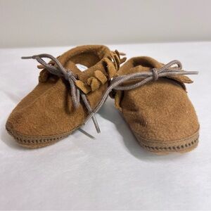 Baby moccasins. Soft sole. Cloth moccasins. Baby shoes.